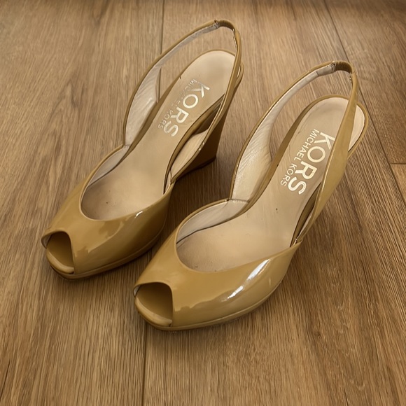 Michael Kora Nude Beige Patent Leather Peep Toe Wedge - Picture 8 of 17